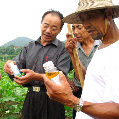 噴施農(nóng)藥技術(shù)用語(yǔ)要從農(nóng)民實(shí)際出發(fā)